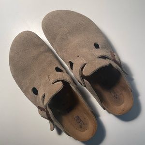 Birkenstock Boston Soft Footbed
Suede Leather Sandal